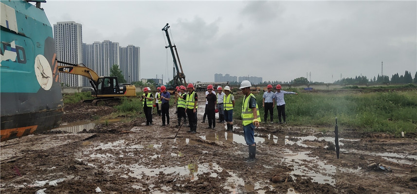 现场施工领导视察照片2