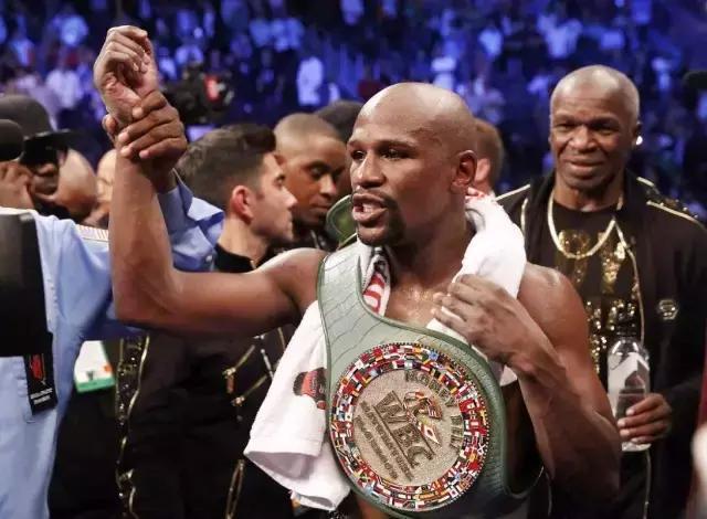 他打30分钟20亿，能比科比20年生涯工作，拳击鳄鱼皮金腰带