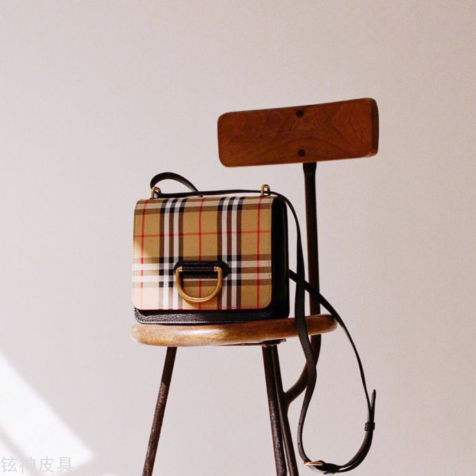 Burberry苏格兰格纹依旧经典
