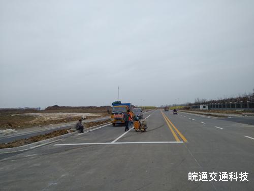 明光中學(xué)門前道路劃線施工