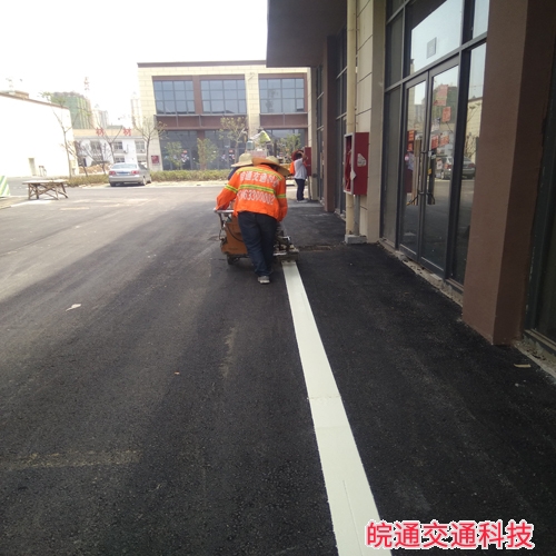 茂業(yè)板材區(qū)道路標(biāo)線施工