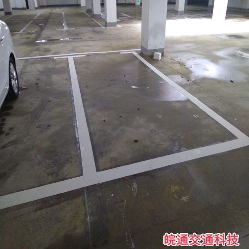 易景凱旋城三期地下車庫道路標(biāo)線施工