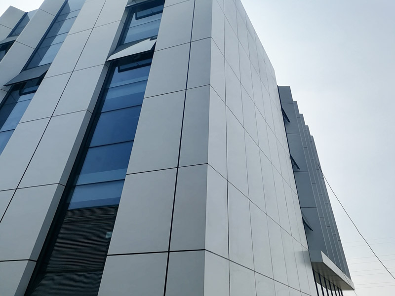 亚明汽车综合楼