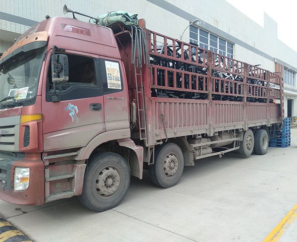 叶总统一餐桌架