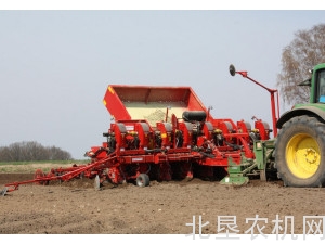 格立莫MAXTRON 620自走式甜菜收获机产品介绍