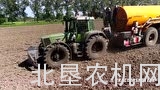 芬特926拖拉机配Veenhuis罐车作业