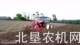 纽荷兰拖拉机配播种机作业