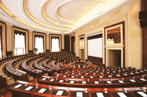 天津恒大-国会厅：共730平，固定剧院式，300固定位置