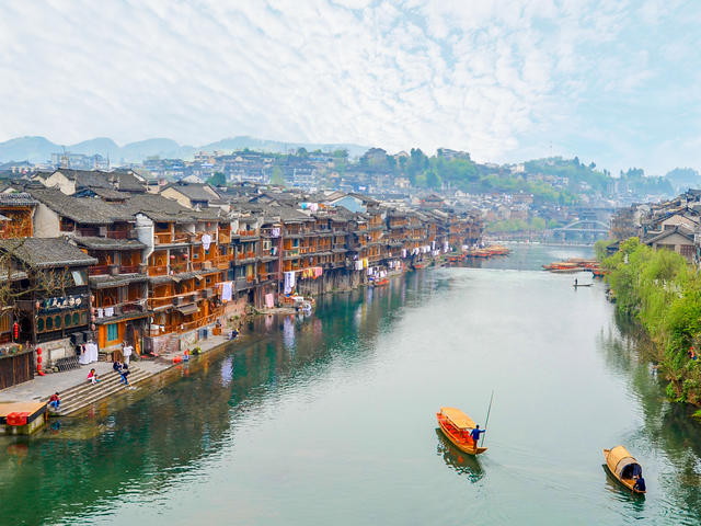 奇险秀绝森林公园、鬼谷天门山、大峡谷玻璃桥5日之旅