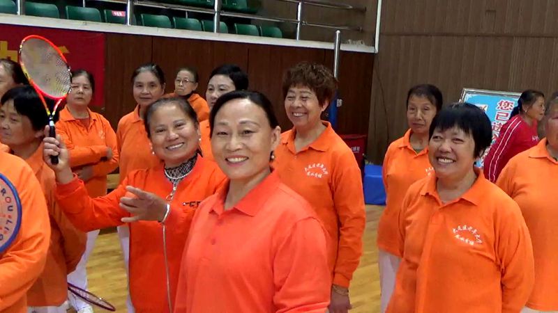 老年大学柔力球班学员在竞技比赛中