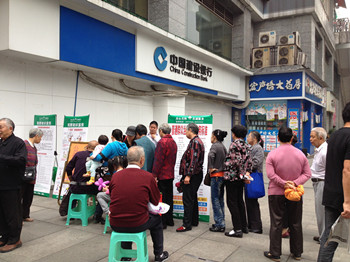 大渡口步行街开展宣传活动