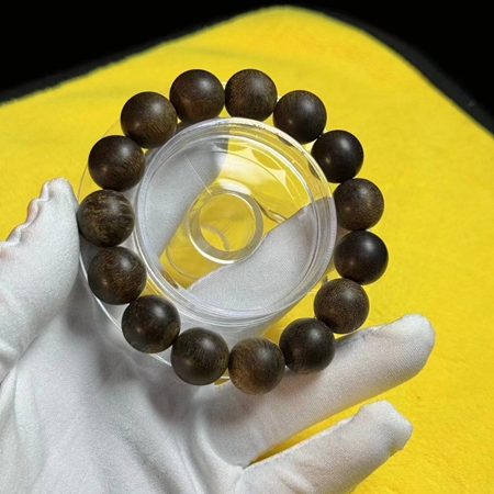 5步教你轻松辨别沉香手串真伪，避免踩坑！