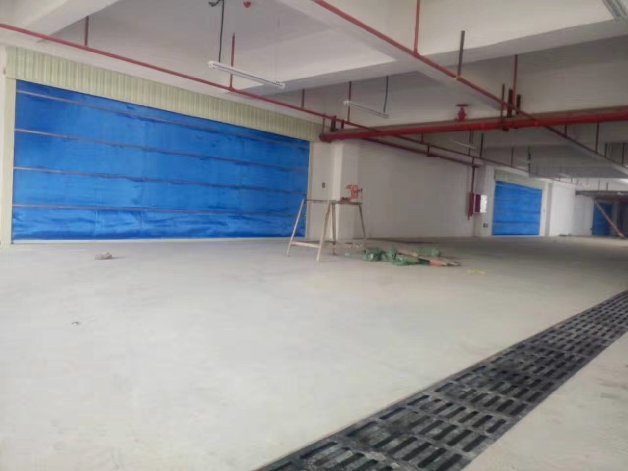 寮步凫山小区地下停车场