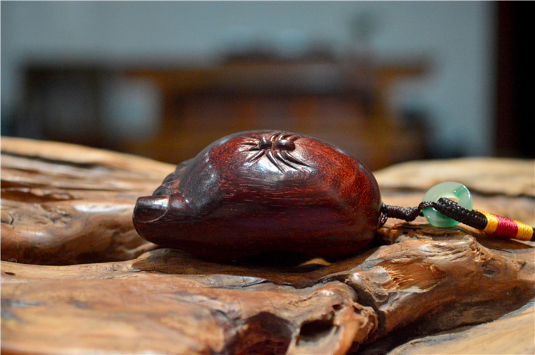 印度小叶紫檀木雕蜘蛛 知足常乐手把件