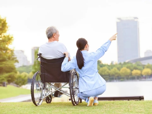 老年人医疗新模式，银龄世界APP助力“医”“养”结合服务！