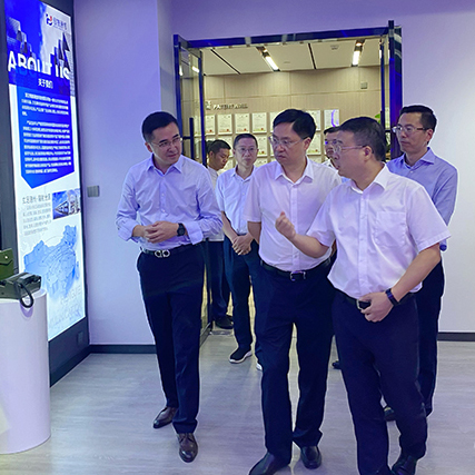 温州市委常委、组织部部长杨胜杰一行莅临恒捷智能调研考察！