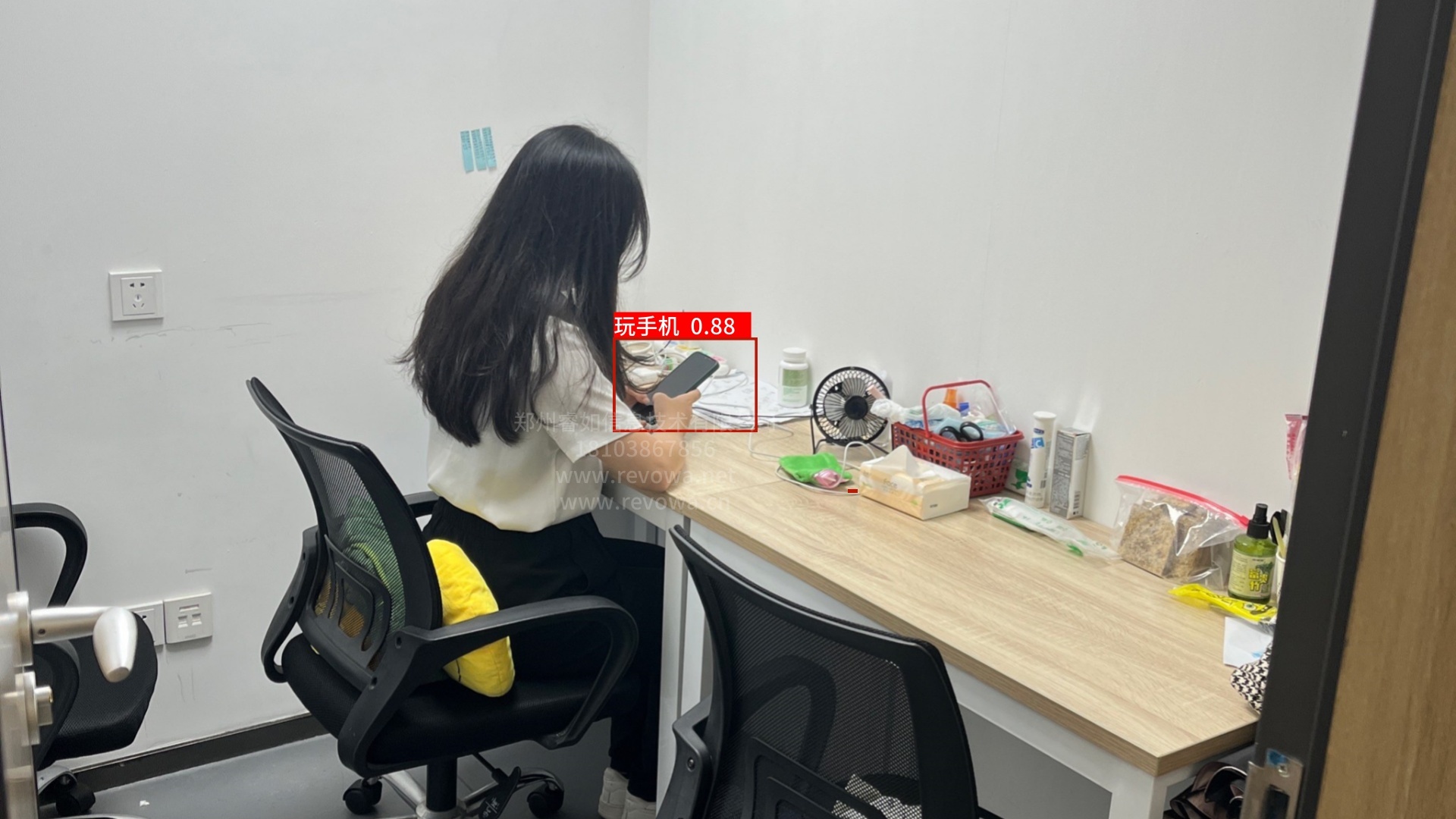 自动识别玩手机算法